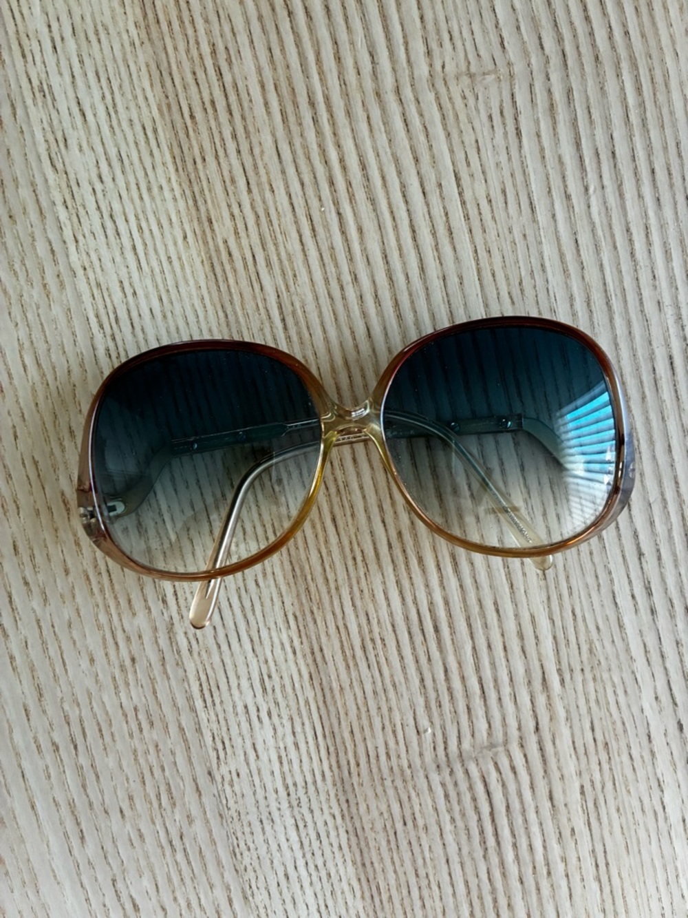 Vintage Oversized Drop Temple Gradient Women's Sunglasses